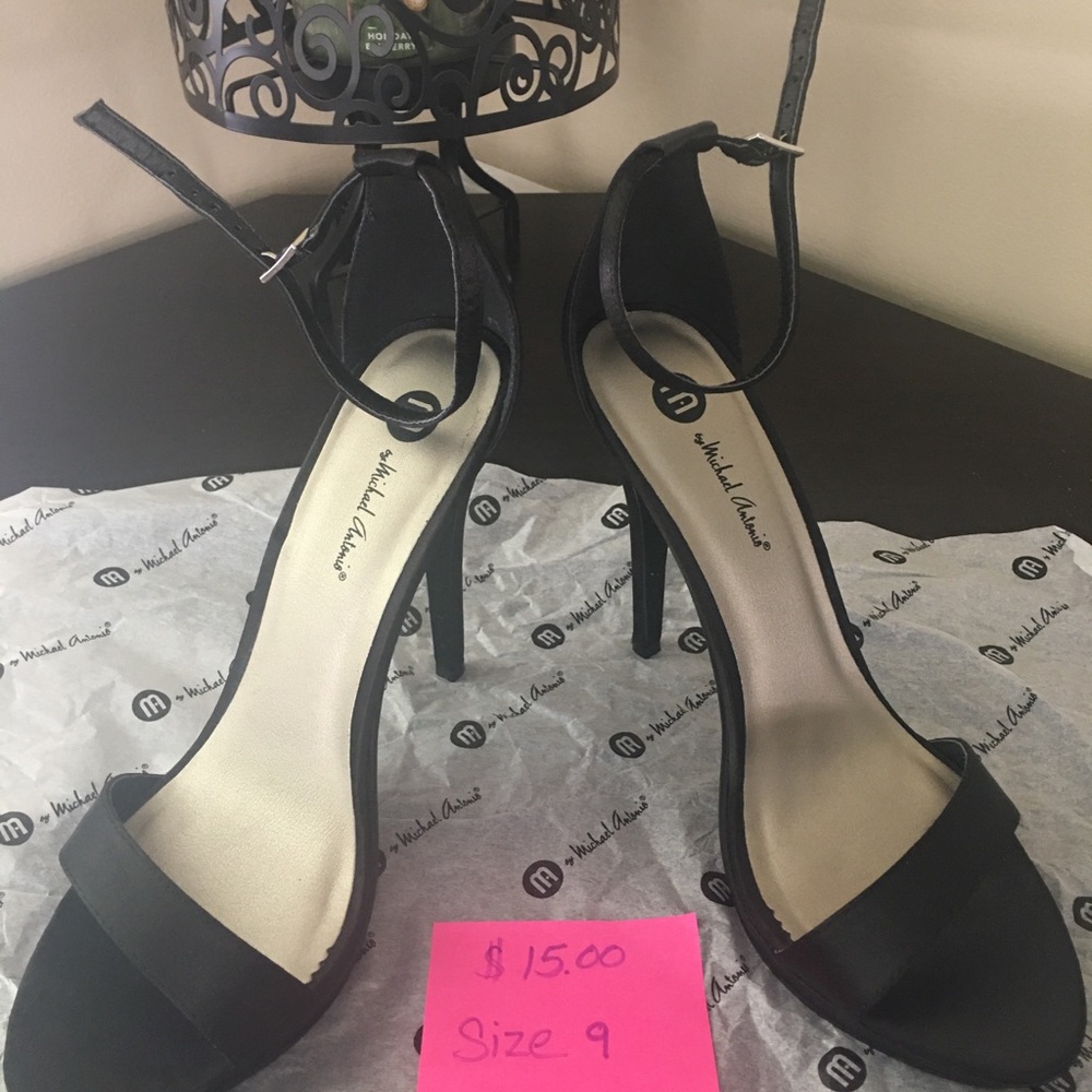 Heels - Picture 3 of 4